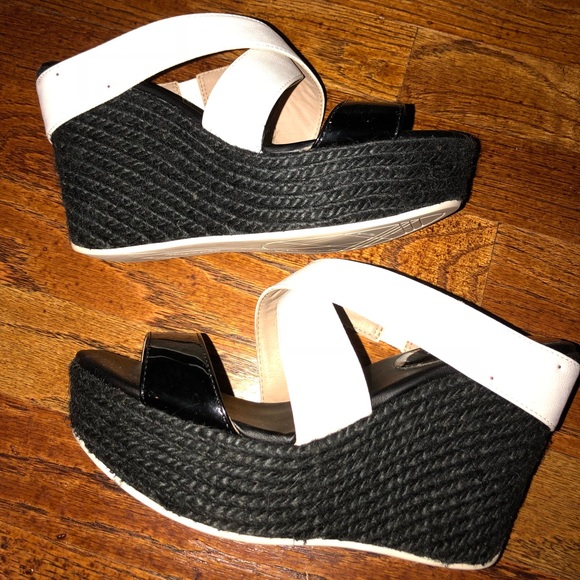 Sandals - Picture 1 of 4